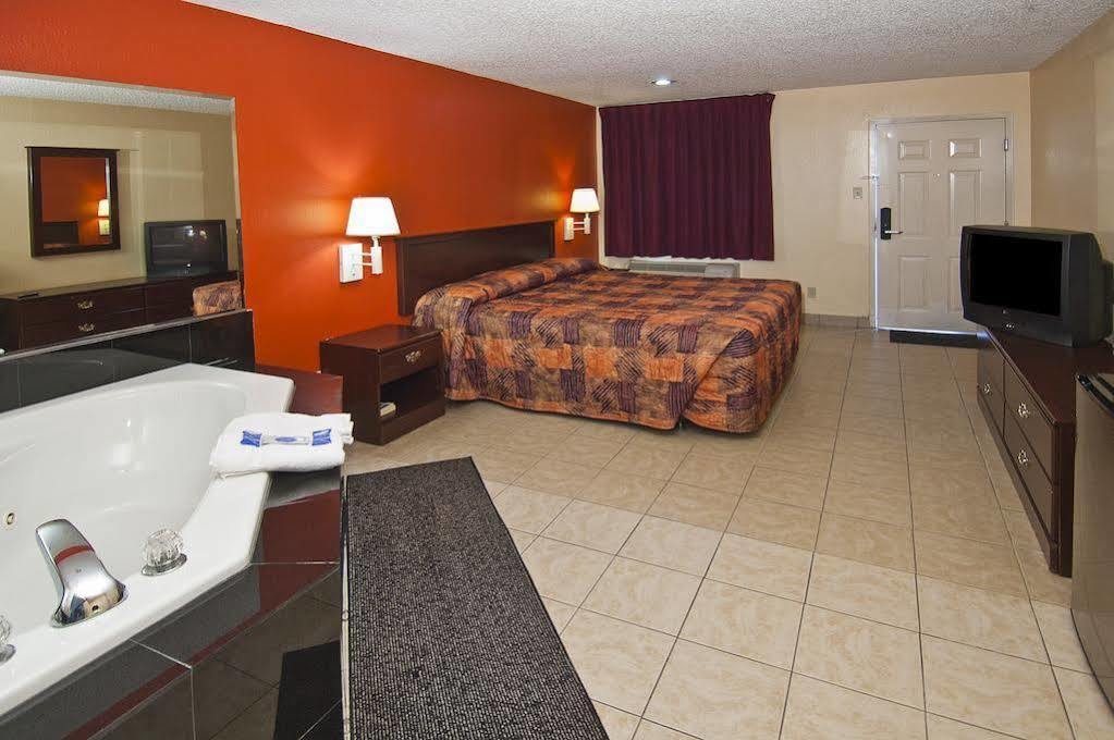 Executive Inn Groves Kültér fotó